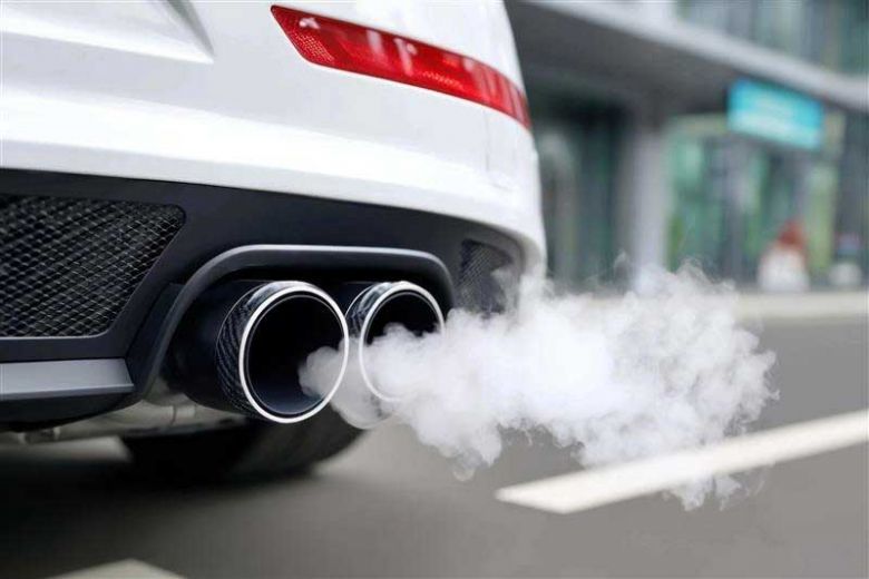 White smoke coming from a car's exhaust pipe.